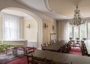 Interiér Základní školy Olešovice v r. 2018 – společenská místnost